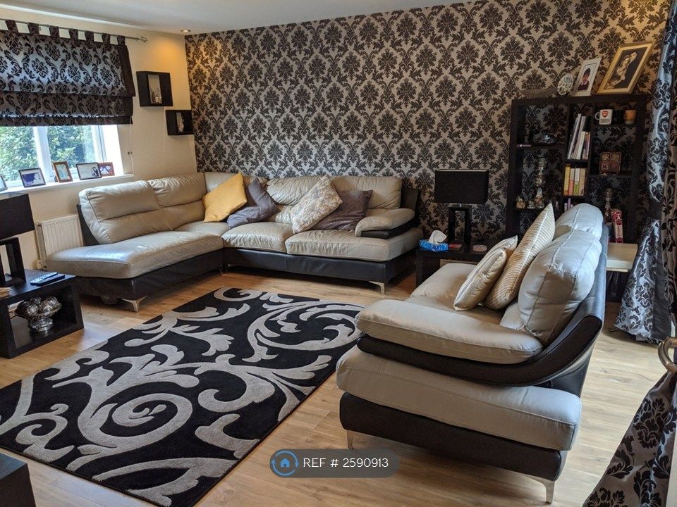 Property photo 3 of 10 Living Room