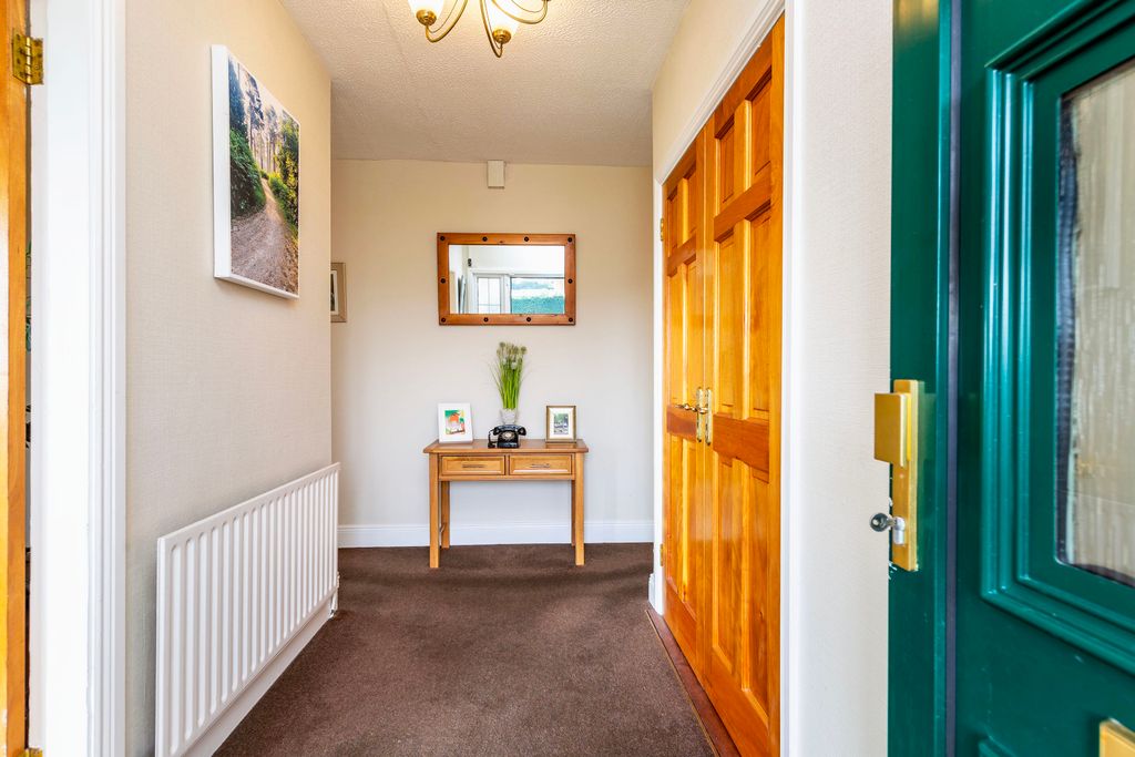 Property photo 2 of 37