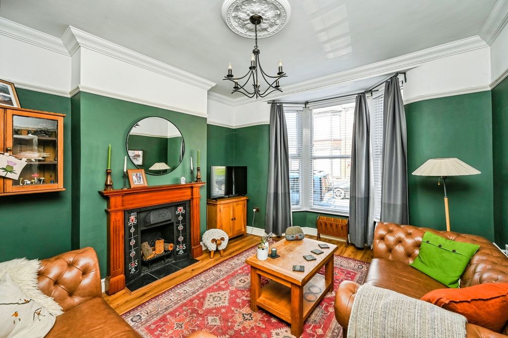 Property photo 3 of 18 Pbox-Img.Jpg