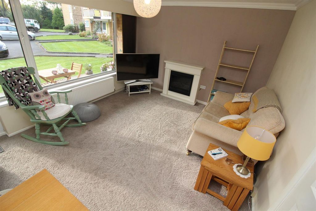 Property photo 3 of 9 Living Room.Jpg