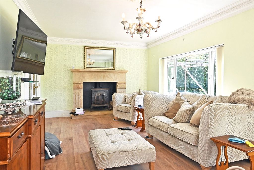 Property photo 2 of 22 Lounge