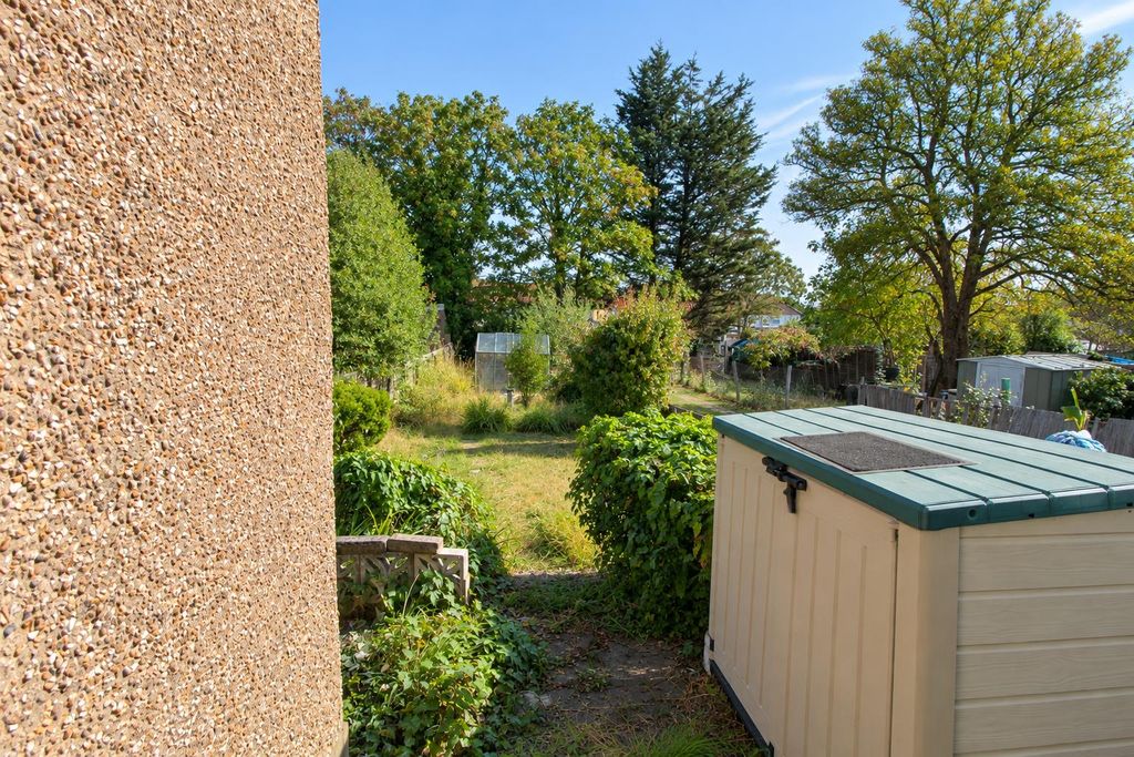 Property photo 3 of 9 Rear