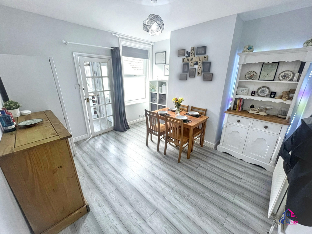 Property photo 3 of 14 Dining Room