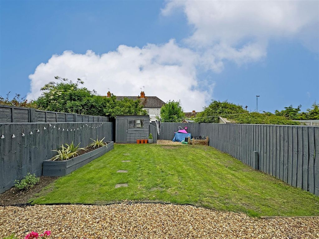 Property photo 2 of 9 Garden