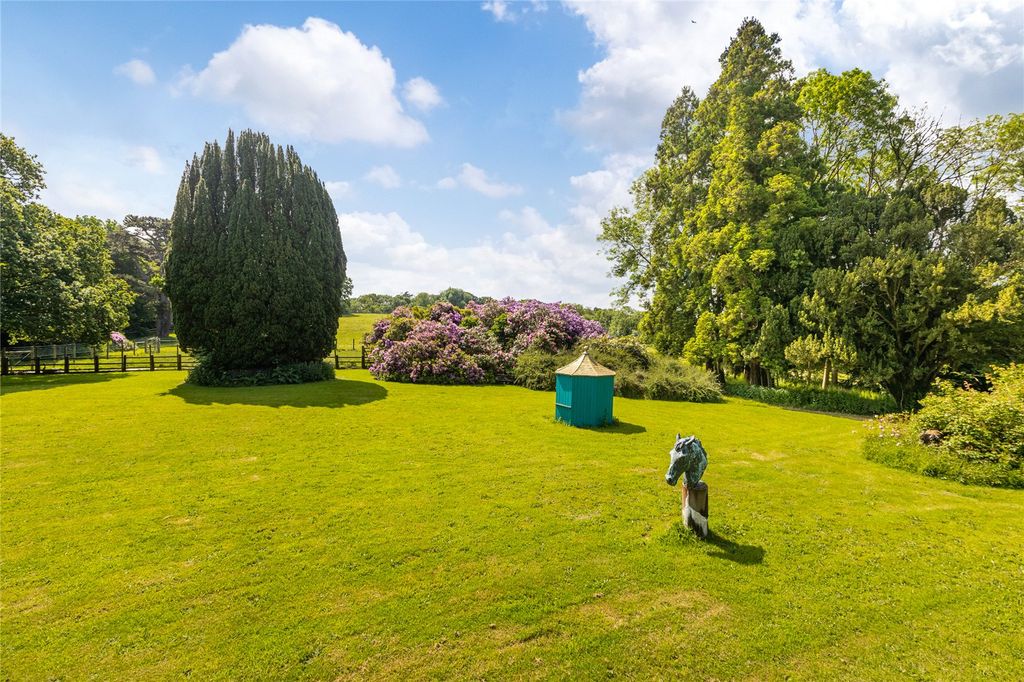 Property photo 2 of 31 Formal Gardens