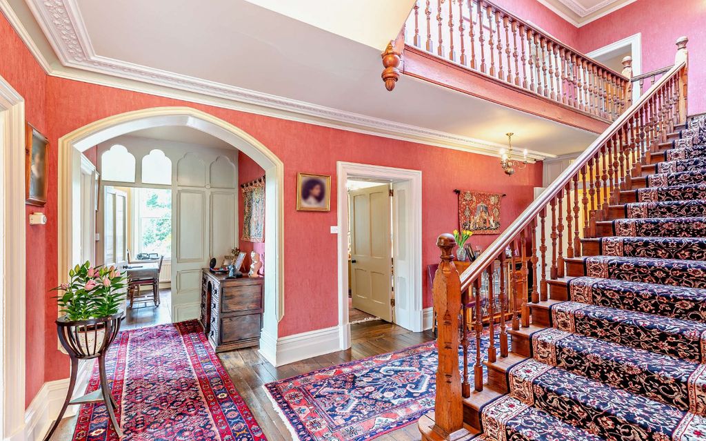Property photo 3 of 37 Entrance Hall