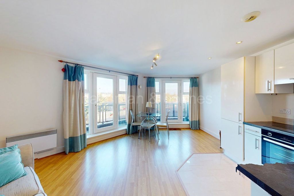 Property photo 3 of 13