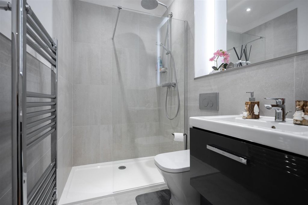 Property photo 3 of 11 Shower Room