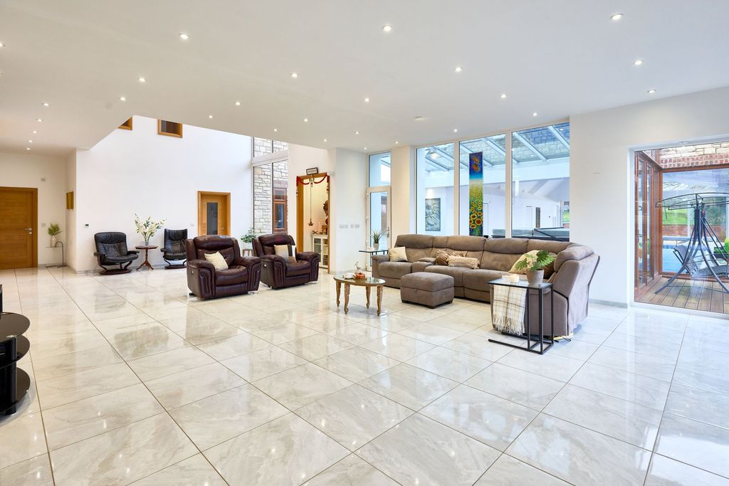 Additional image 8 of 8 bed detached house for saleCragtops, Kirk Smeaton WF8