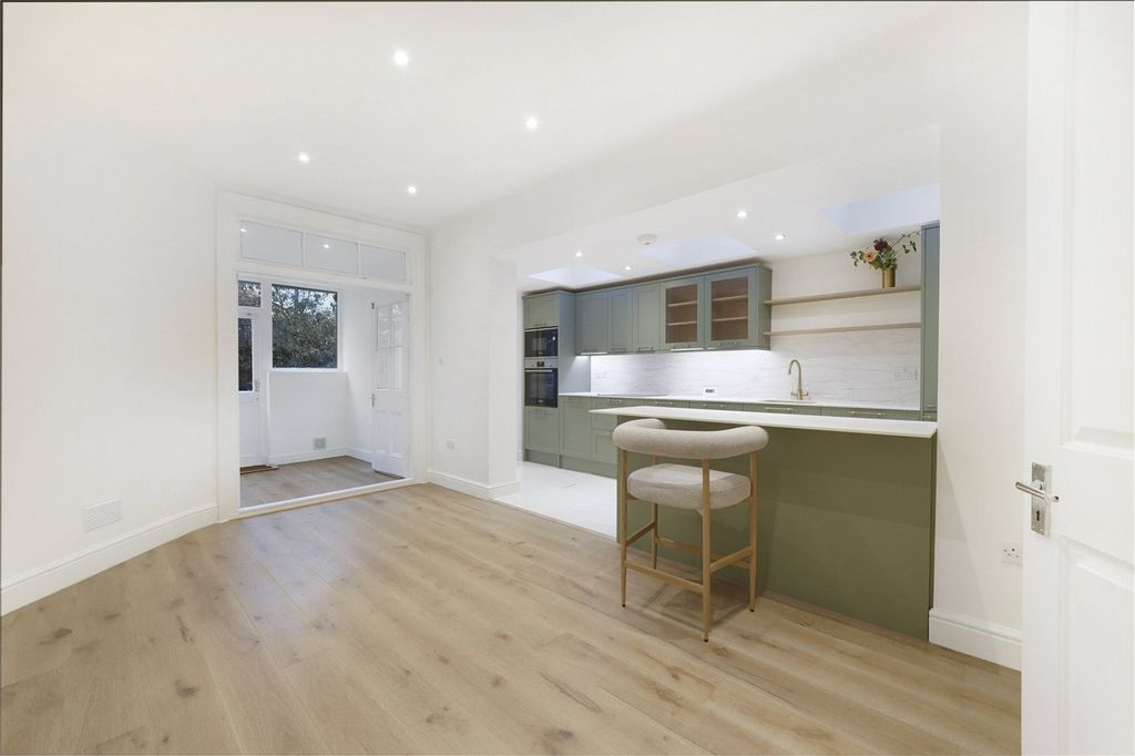 Property photo 3 of 31 Picture No. 24