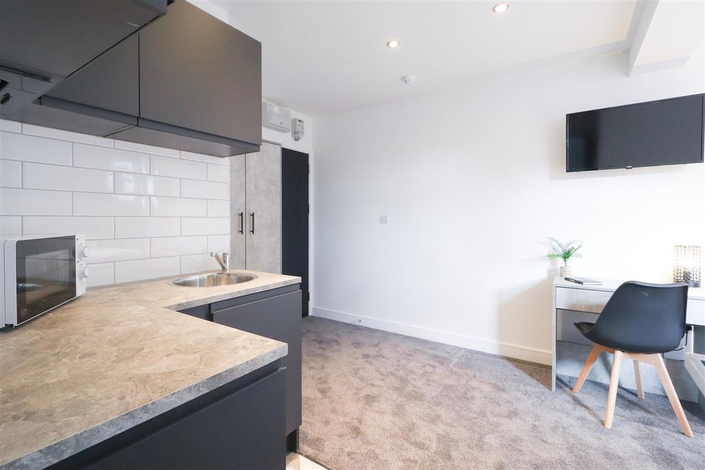 Property photo 3 of 8 17 Regent Street-11.Jpg
