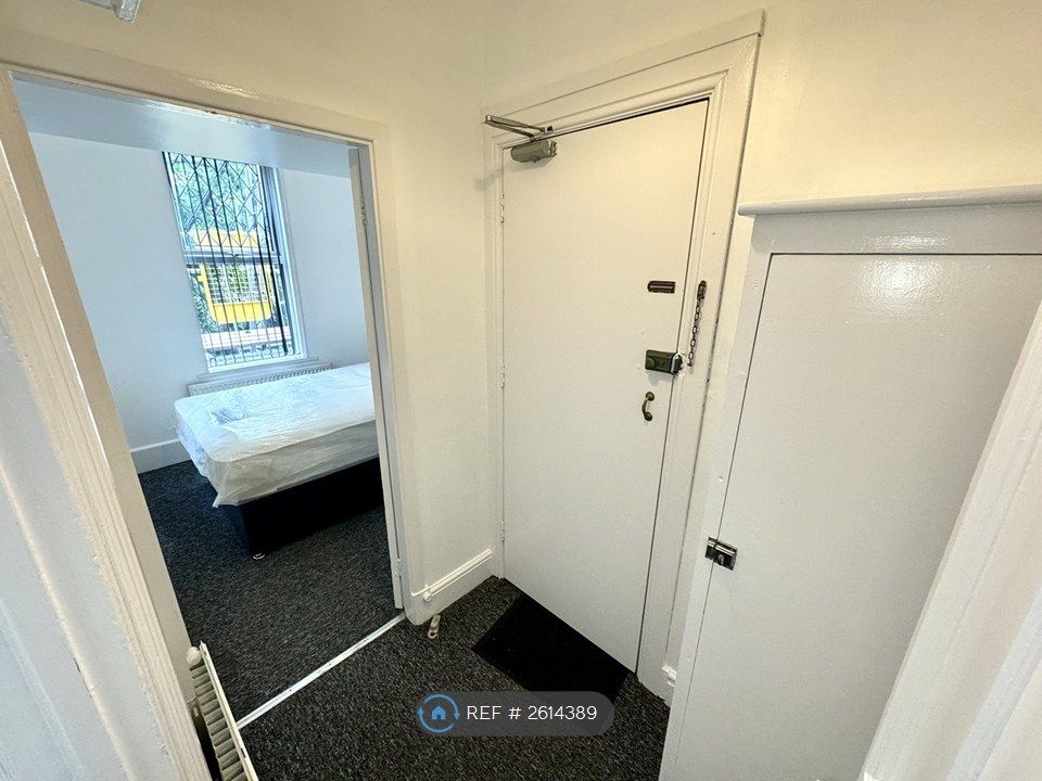 Property photo 3 of 19 Entrance