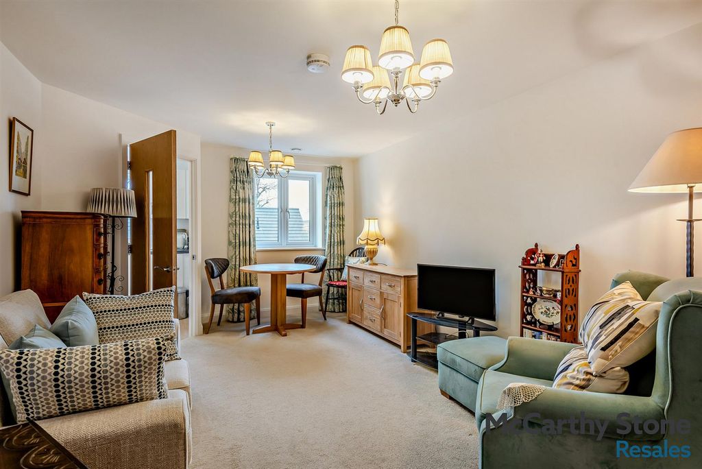 Property photo 2 of 32 8679924-Interior01-800.Jpg