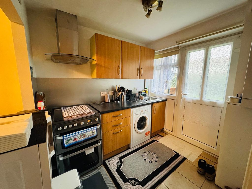 Property photo 2 of 7 Photo 1