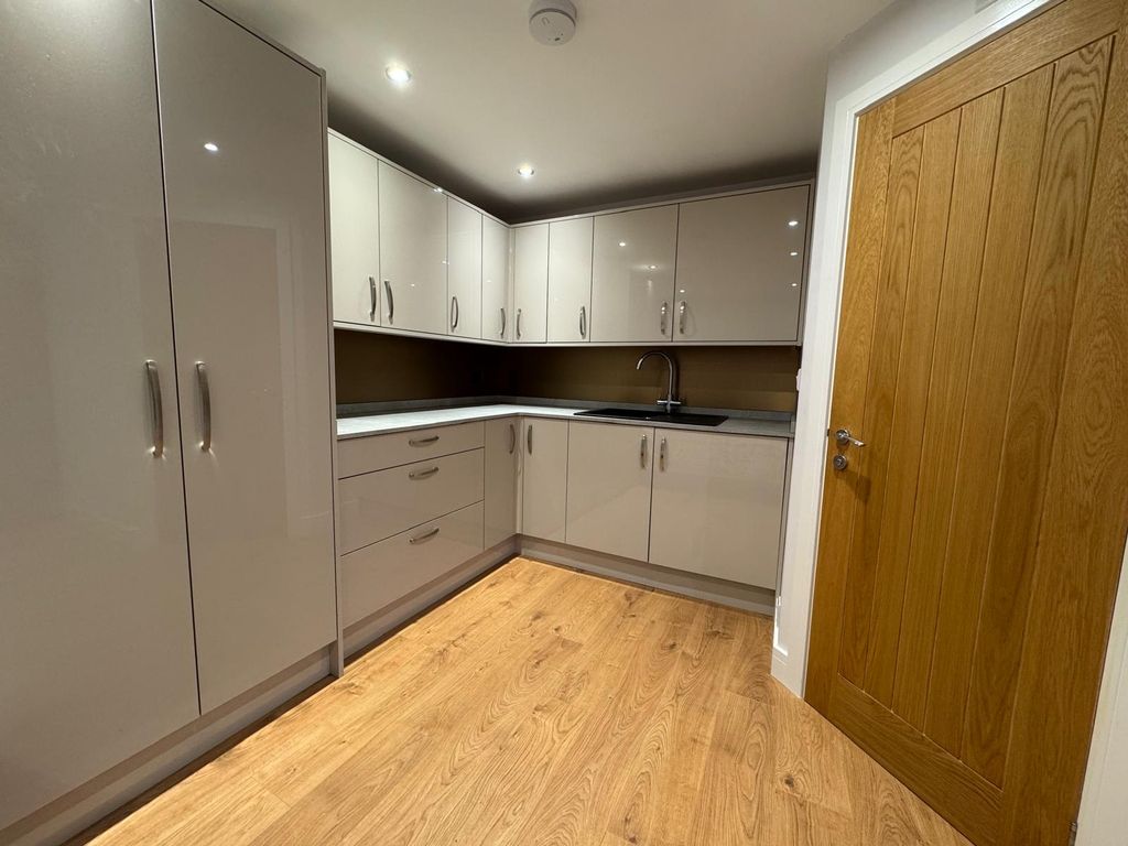 Property photo 2 of 9 Image