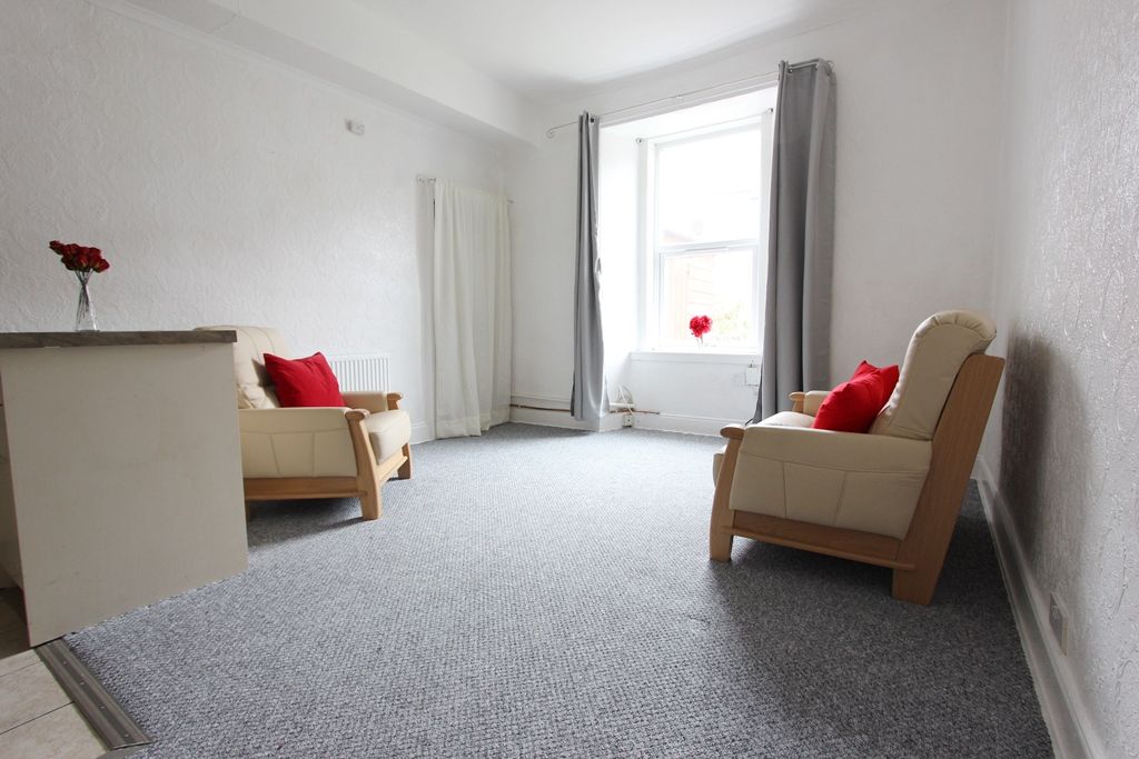 Property photo 2 of 9 Lounge