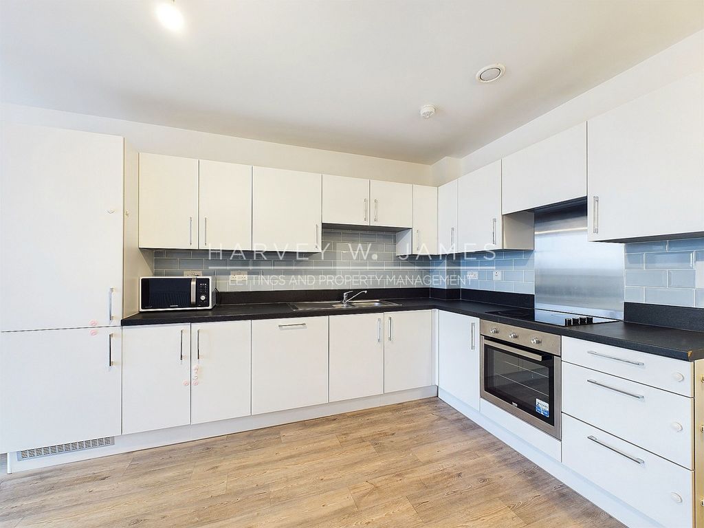 Property photo 2 of 31