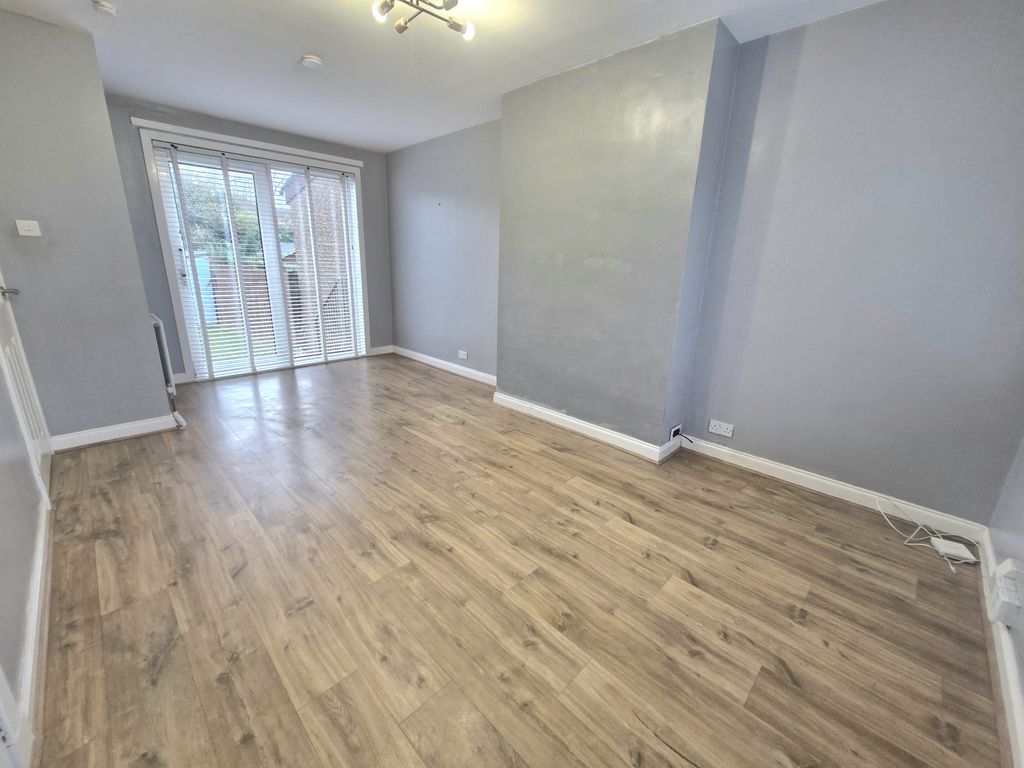 Property photo 2 of 8 Lounge