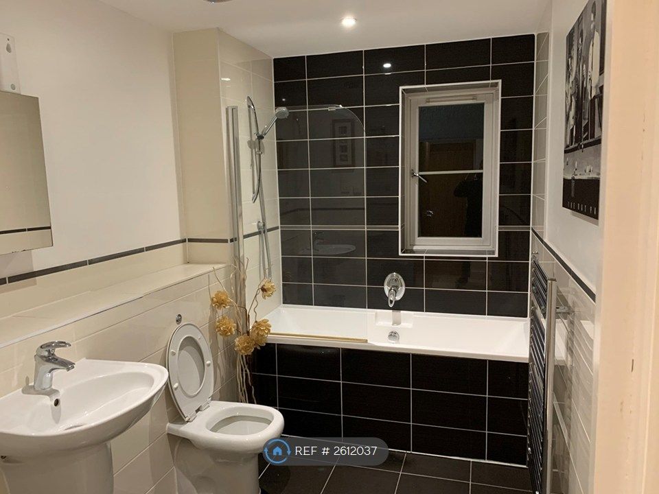 Property photo 3 of 7 Main Bathroom