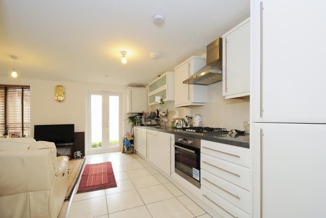 Property photo 2 of 9 Kitchen Area