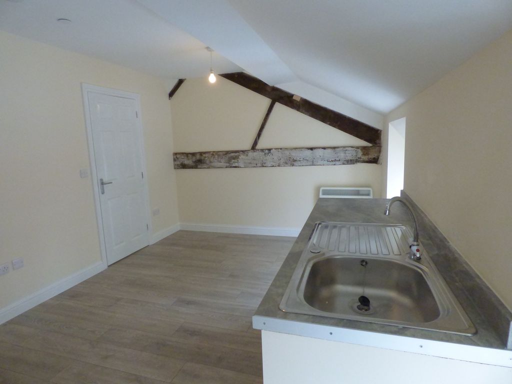 Property photo 3 of 6 Kitchen