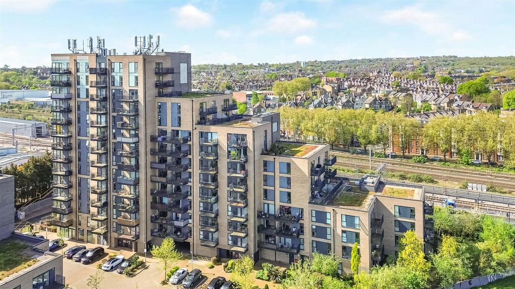 Property photo 1 of 11