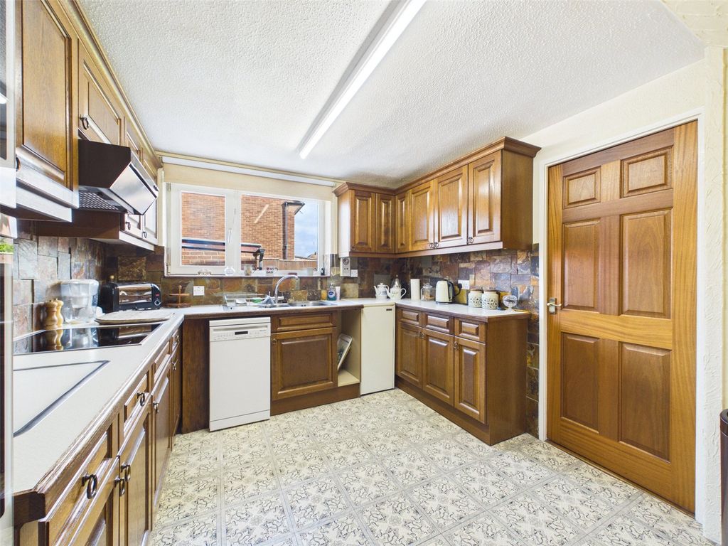 Property photo 2 of 19 Picture No. 32
