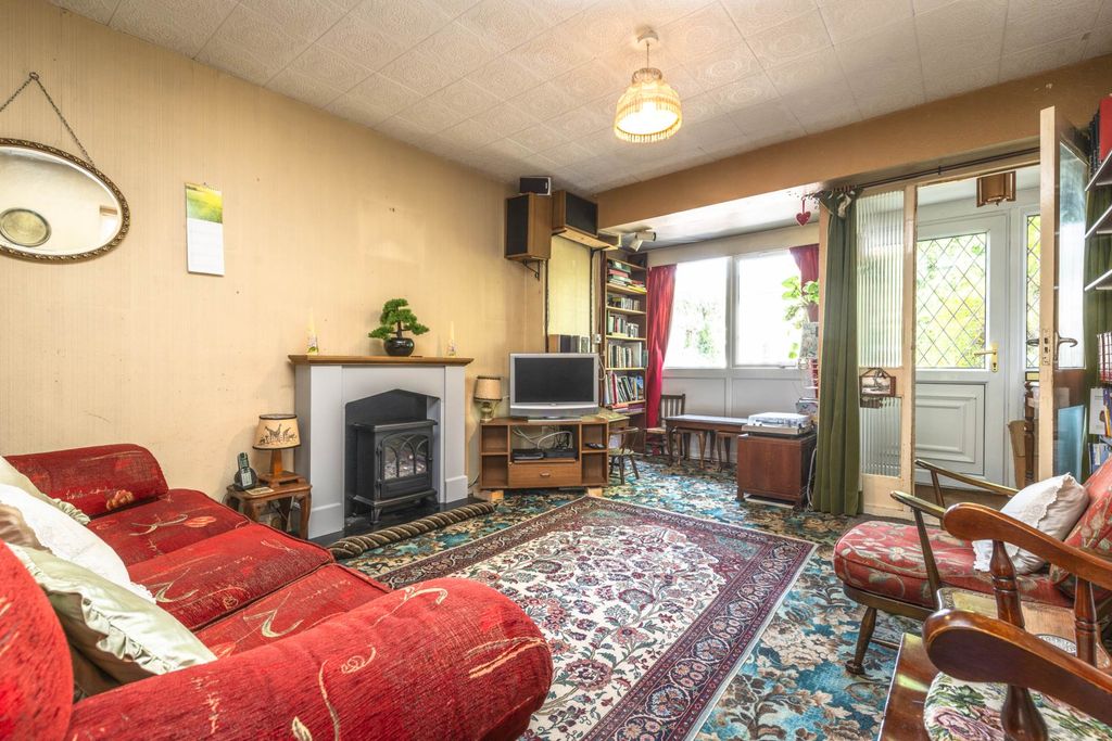 Property photo 2 of 18