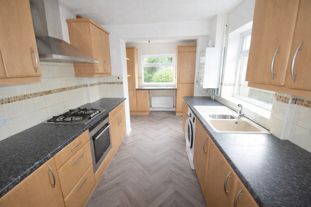 Property photo 2 of 10 Kitchen