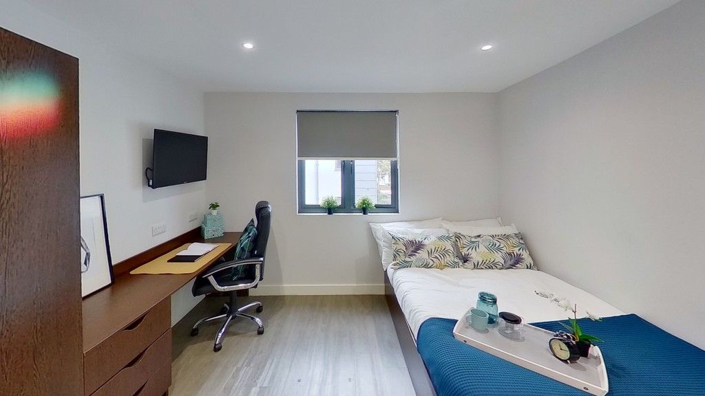 Property photo 1 of 8 Bedroom