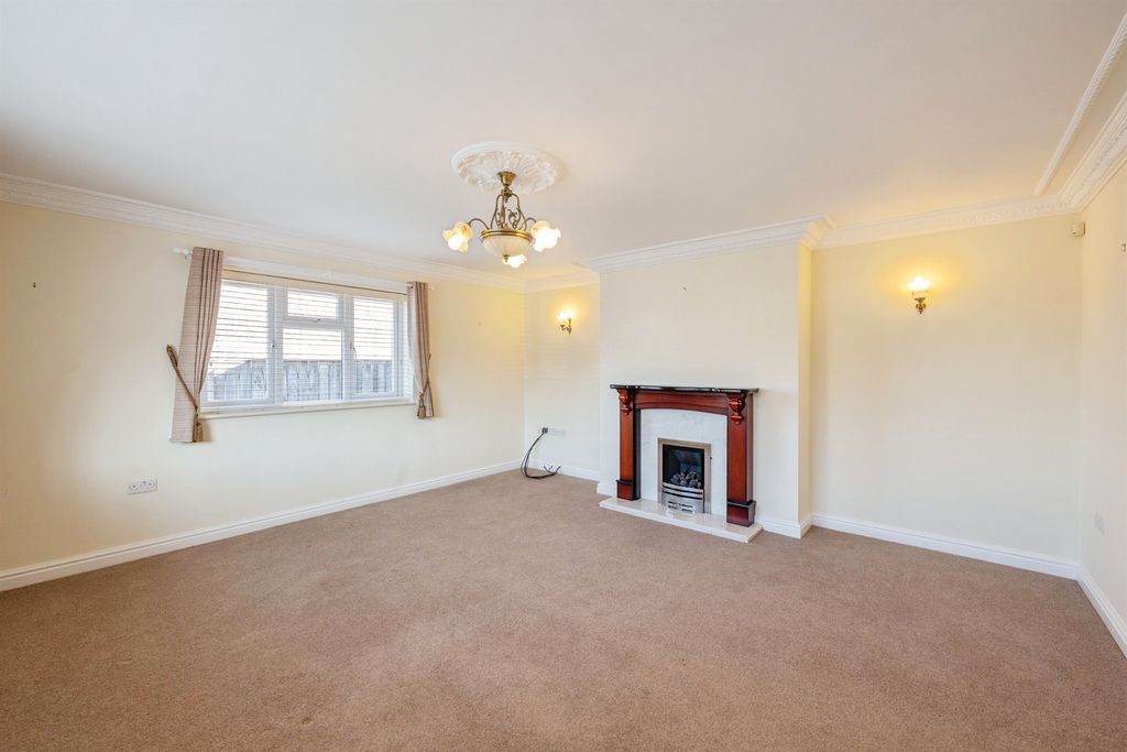 Property photo 2 of 22