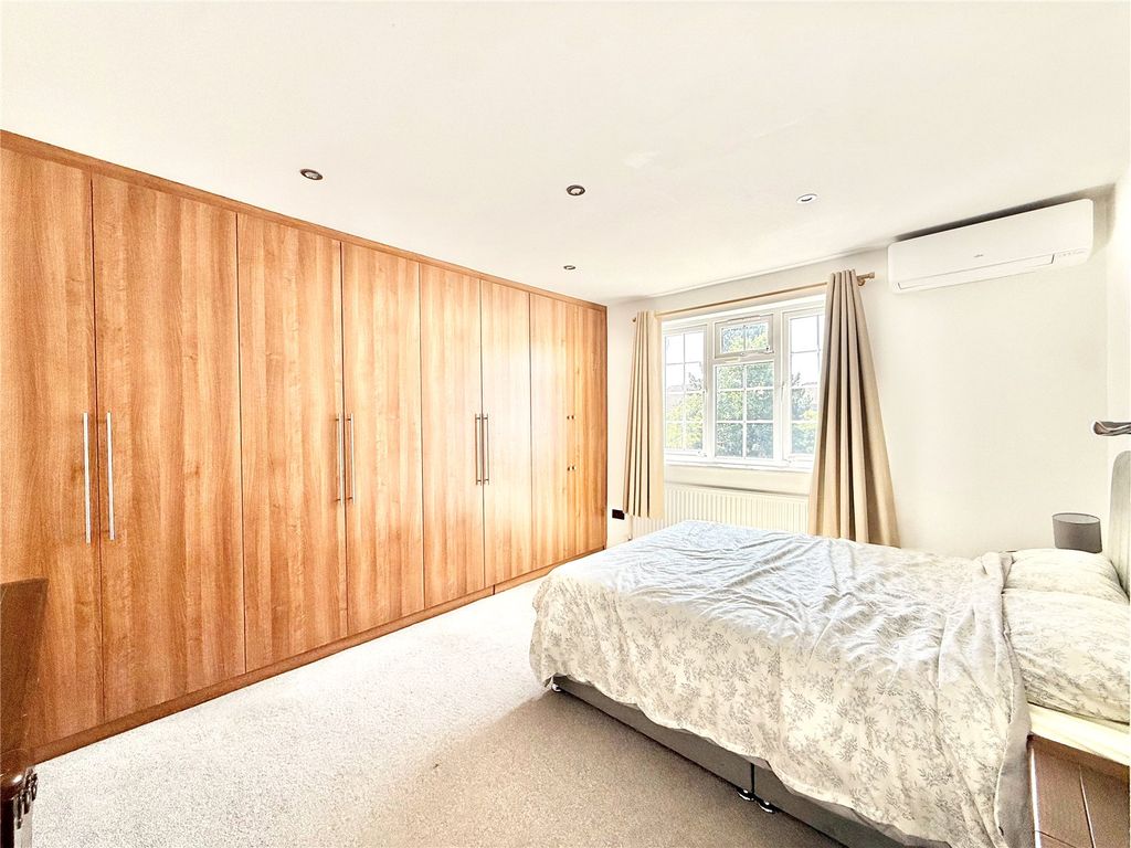 Property photo 3 of 18 Picture No. 05