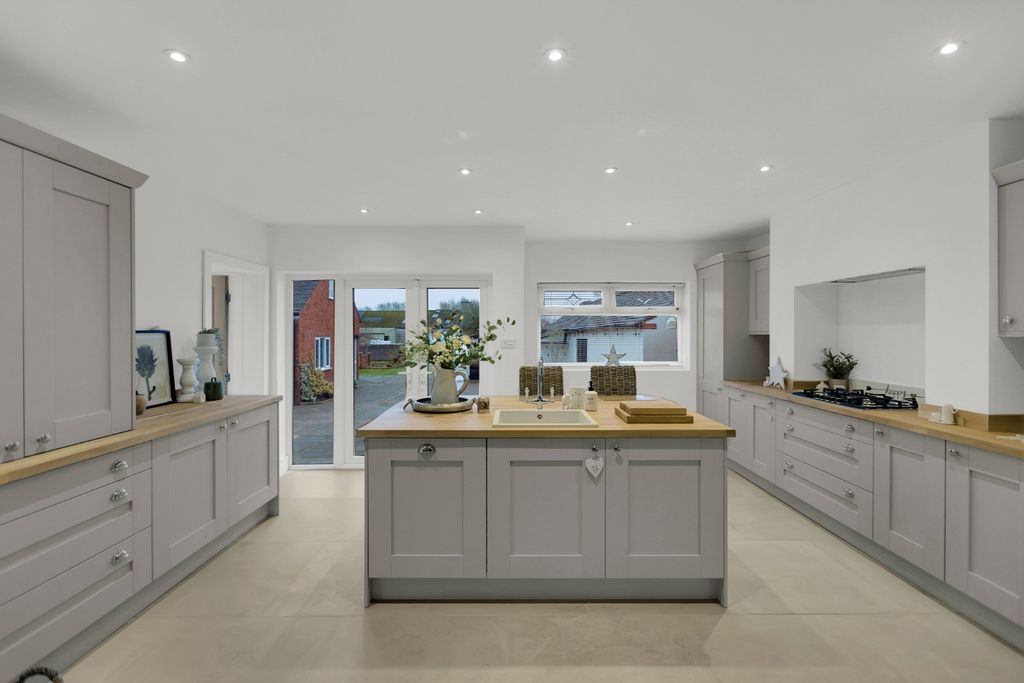 Property photo 2 of 37 4779143