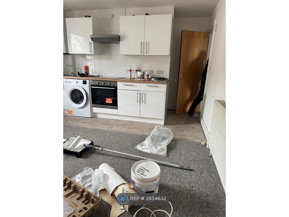 Property photo 2 of 9 Lounge/Kitchen