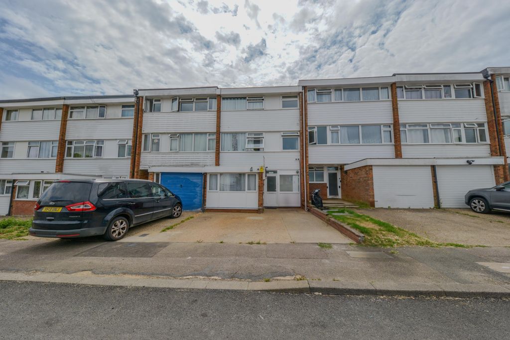 Property photo 1 of 13 Cover