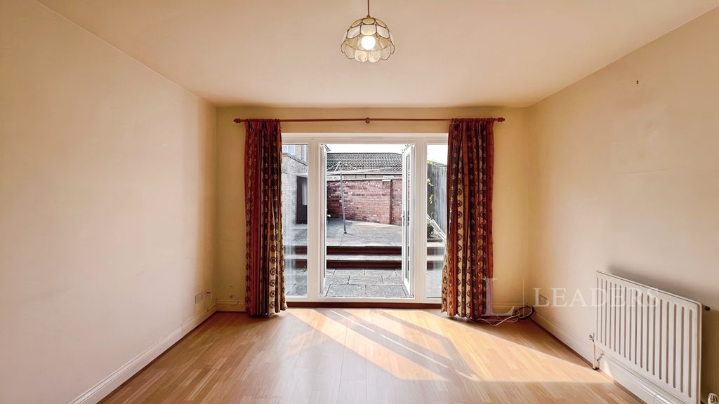 Property photo 3 of 11 03
