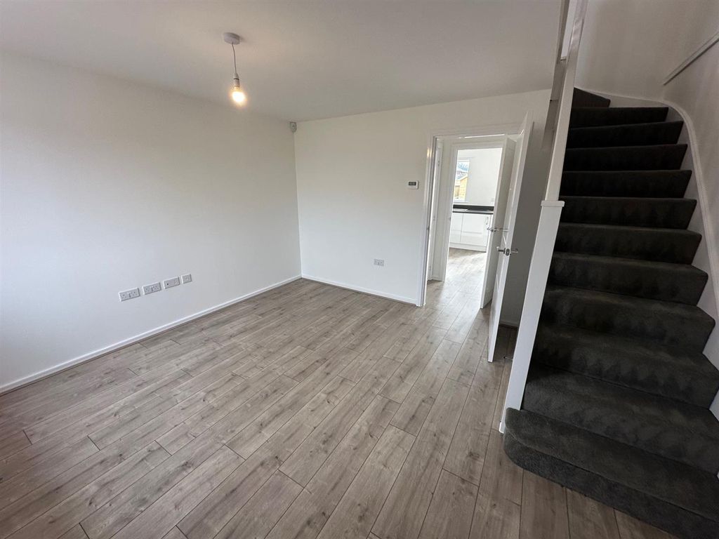 Property photo 2 of 9 Pill Hill Lounge.Jpg