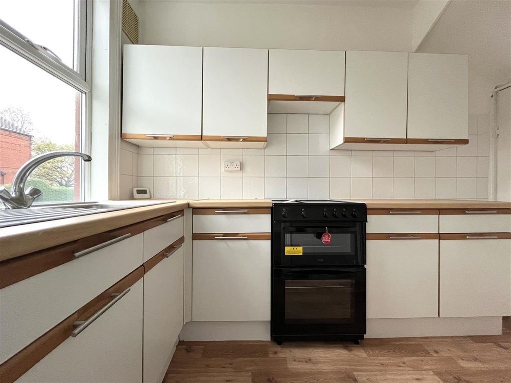 Property photo 2 of 7 Kitchen