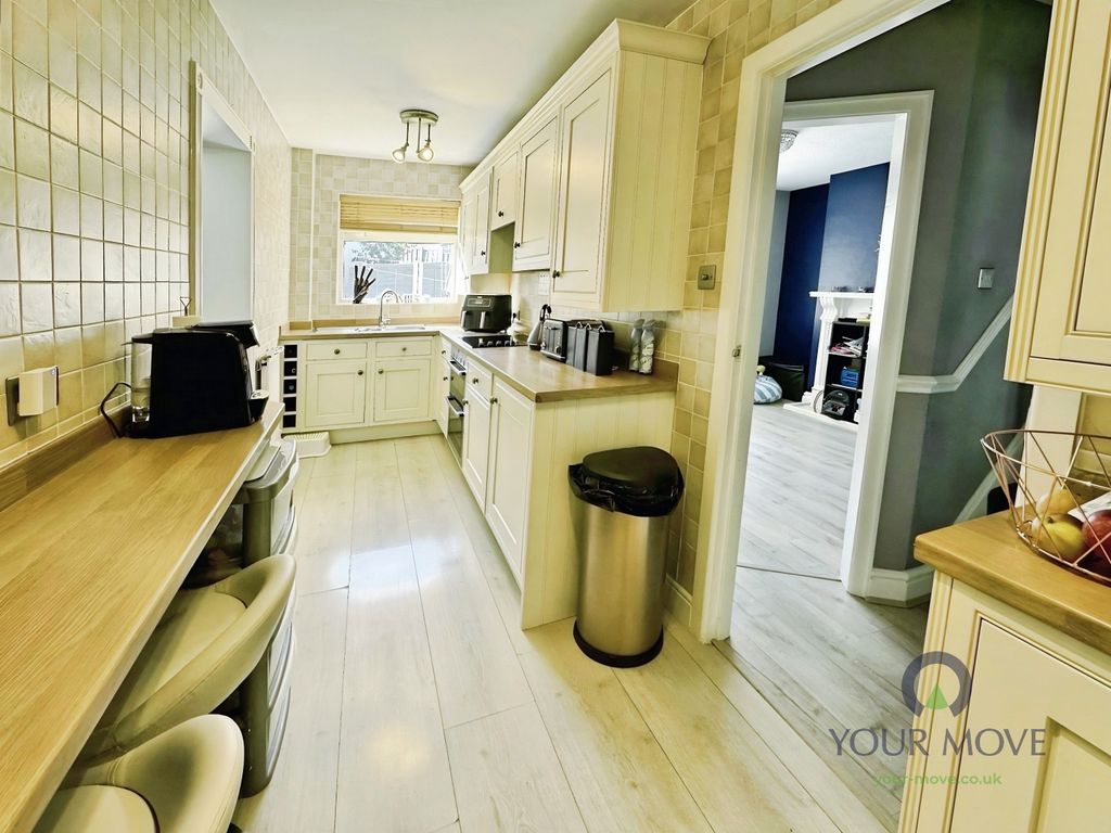 Property photo 3 of 14 Kitchen 1