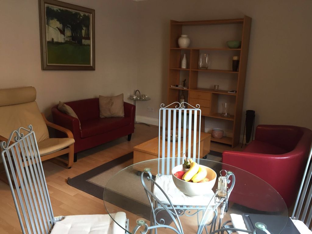 Property photo 3 of 8 Lounge