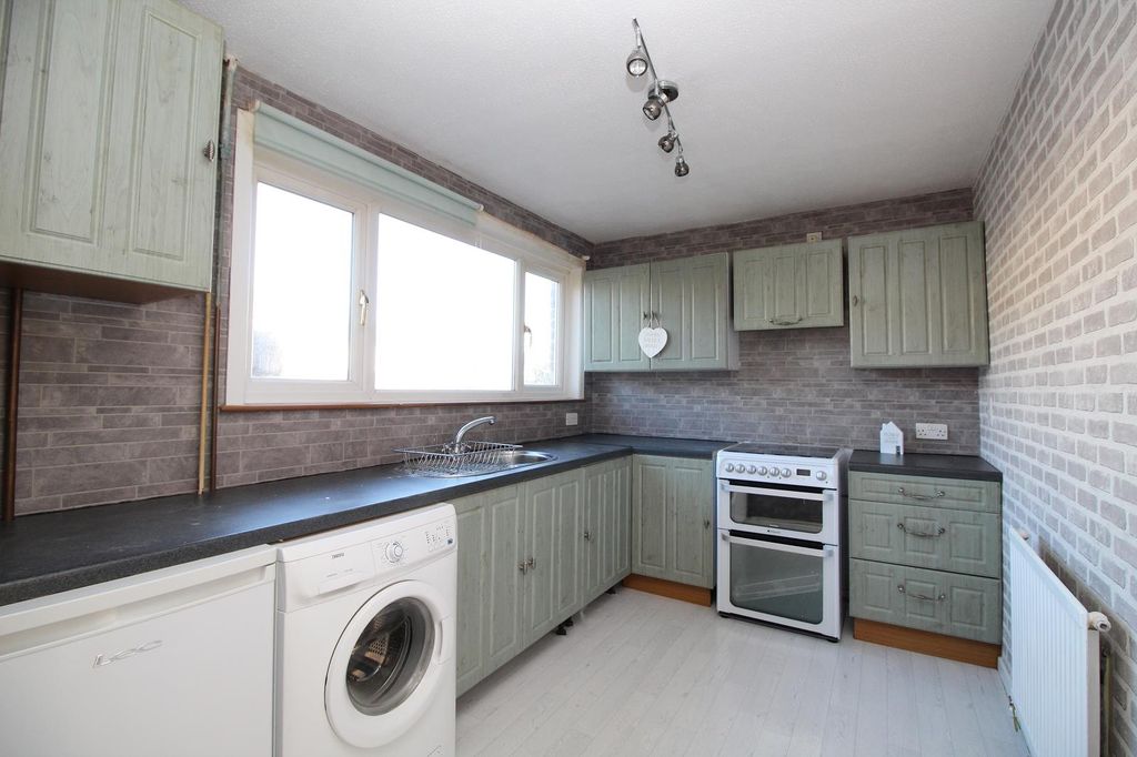 Property photo 3 of 9 Kitchen