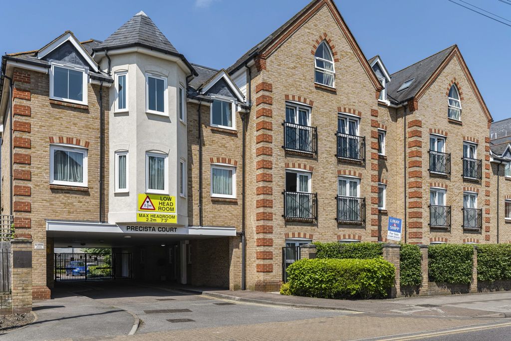 Property photo 1 of 12 Photo 7