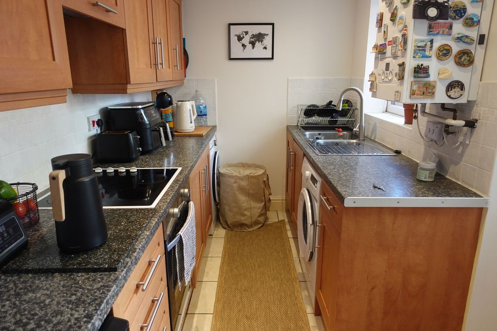 Property photo 2 of 11 Kitchen