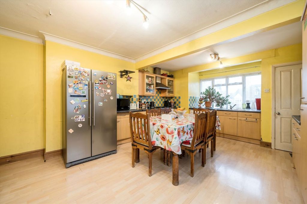 Property photo 3 of 6