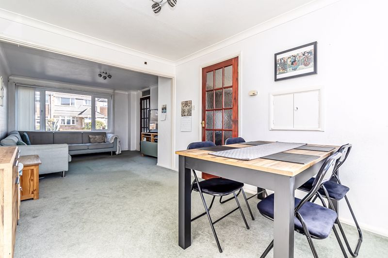 Property photo 3 of 20 .