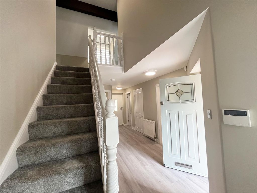 Property photo 2 of 28