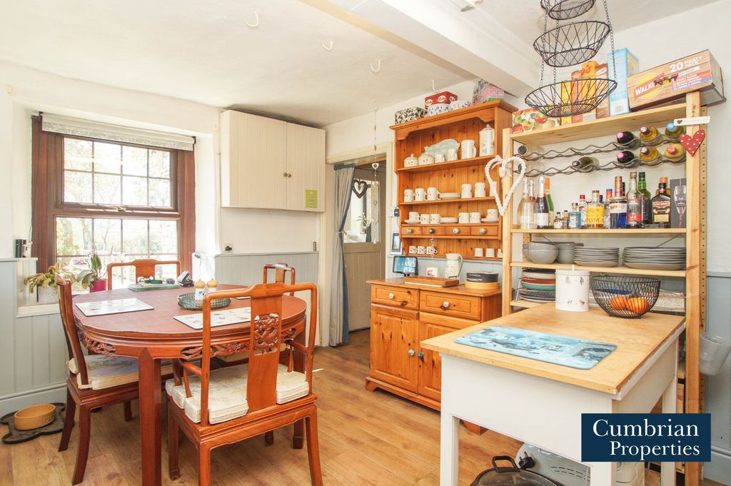 Property photo 2 of 18 Dining Kitchen