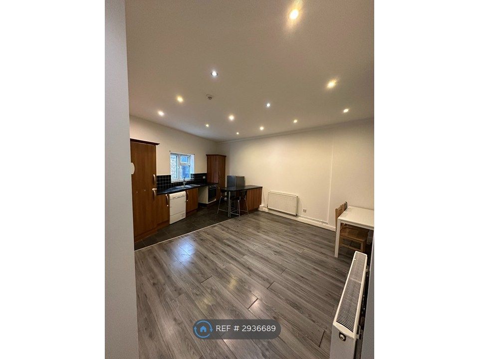 Property photo 1 of 6 Kitchen/Living Room