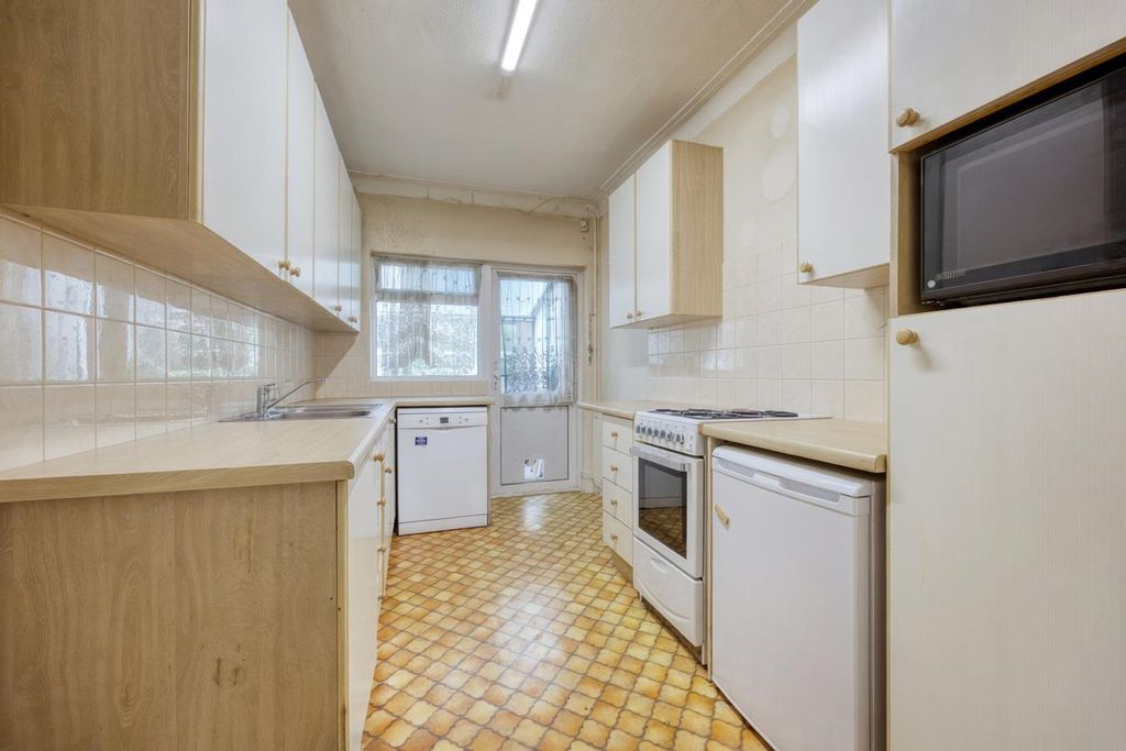 Property photo 3 of 23 Kitchen