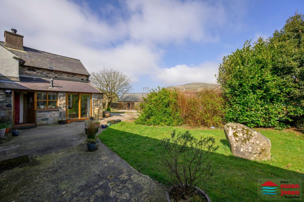 Property photo 1 of 31